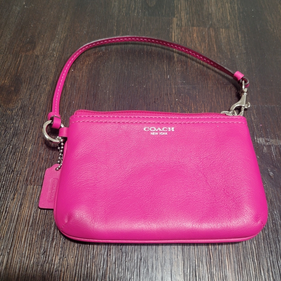 Coach‎ Pink Leather Wristlet - Picture 1 of 8